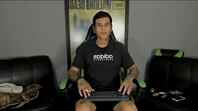 Snapshot of jamesinked_ chatting on 4, 3, 2025 jamesinked  online show from 4, 3, 2025