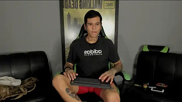 Snapshot of jamesinked_ chatting on 4, 3, 2025 jamesinked  online show from 4, 3, 2025