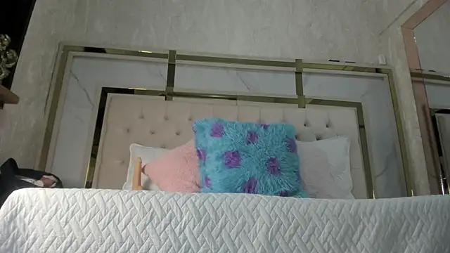 Victoriaa millers online show from 15, 10, 2025