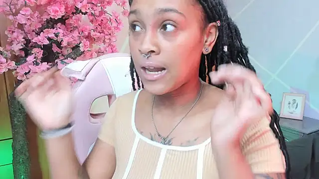 Snapshot of Elith_noa chatting on 15, 9, 2025 Elith noa online show from 15, 9, 2025