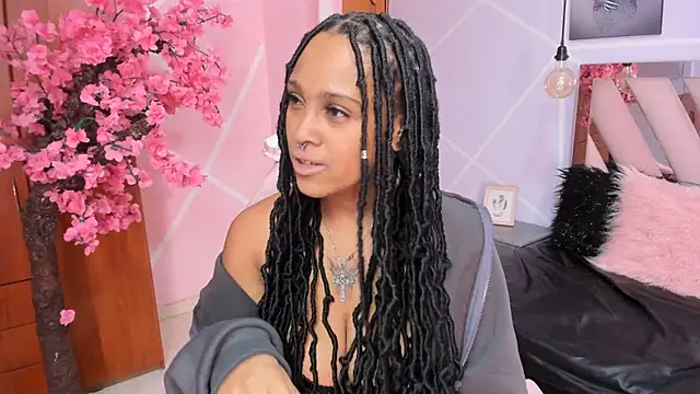 Snapshot of Elith_noa chatting on 17, 9, 2025 Elith noa online show from 17, 9, 2025