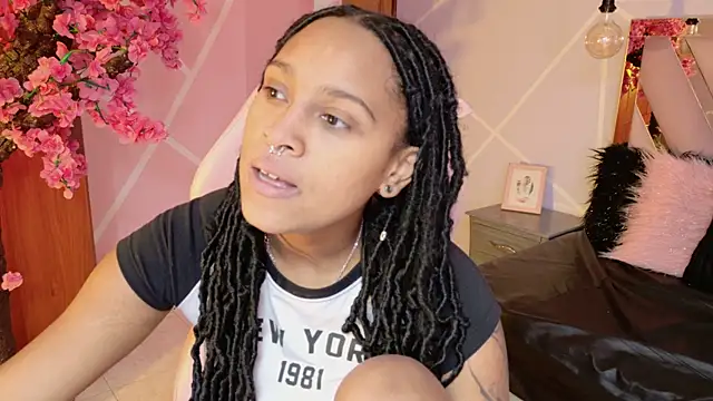 Snapshot of Elith_noa chatting on 25, 9, 2025 Elith noa online show from 25, 9, 2025