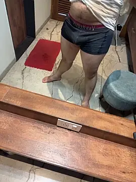 Snapshot of versatile_guy01 chatting on 21, 3, 2026 versatile guy01 online show from 21, 3, 2026