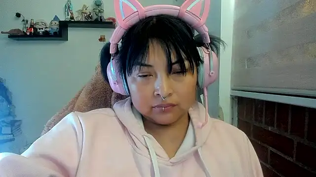 Shaddycute  online show from 15, 4, 2026