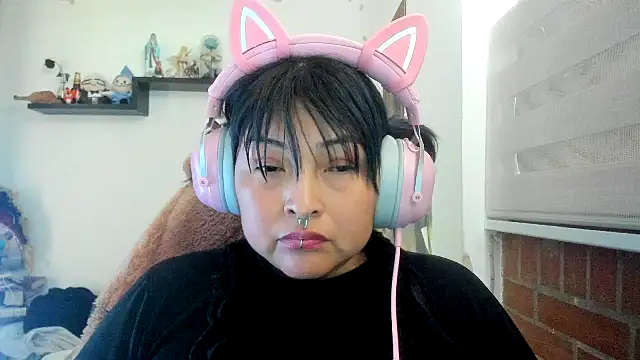 Snapshot of Shaddycute_ chatting on 20, 4, 2026 Shaddycute online show from 20, 4, 2026