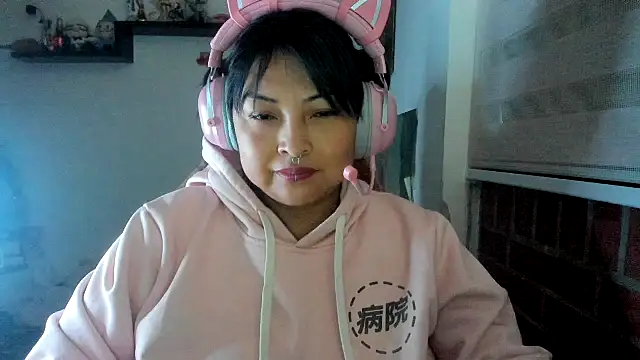 Snapshot of Shaddycute_ chatting on 25, 4, 2026 Shaddycute online show from 25, 4, 2026