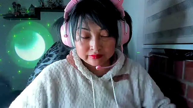 Snapshot of Shaddycute_ chatting on 18, 5, 2026 Shaddycute online show from 18, 5, 2026