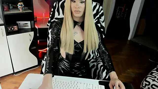 EvelynLexy online show from 28, 11, 2025