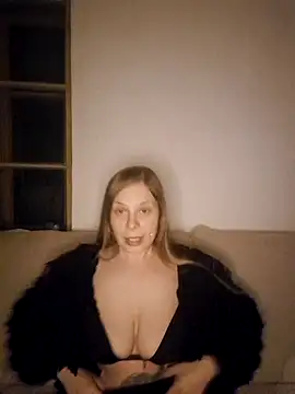 Snapshot of katiestevens chatting on 23, 11, 2025 katiestevens online show from 23, 11, 2025