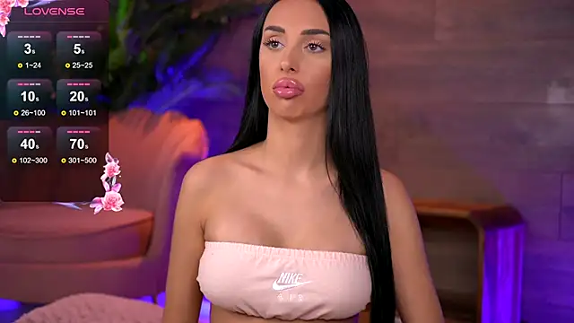 Snapshot of KairaAndrews chatting on 11, 10, 2025 KairaAndrews online show from 11, 10, 2025