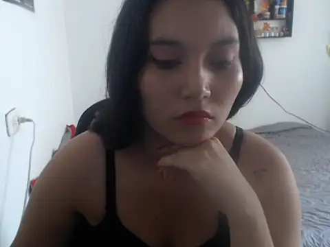 Snapshot of HannaKlein chatting on 3, 2, 2025 HannaKlein online show from 3, 2, 2025