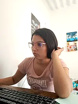 Snapshot of HannaKlein chatting on 17, 2, 2025 HannaKlein online show from 17, 2, 2025