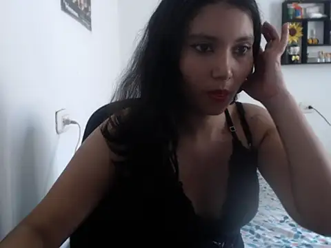 Snapshot of HannaKlein chatting on 27, 2, 2025 HannaKlein online show from 27, 2, 2025