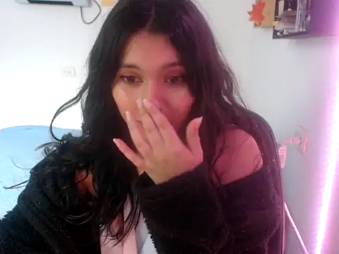 Snapshot of HannaKlein chatting on 8, 9, 2025 HannaKlein online show from 8, 9, 2025