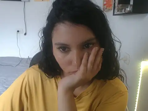 Snapshot of HannaKlein chatting on 20, 11, 2025 HannaKlein online show from 20, 11, 2025