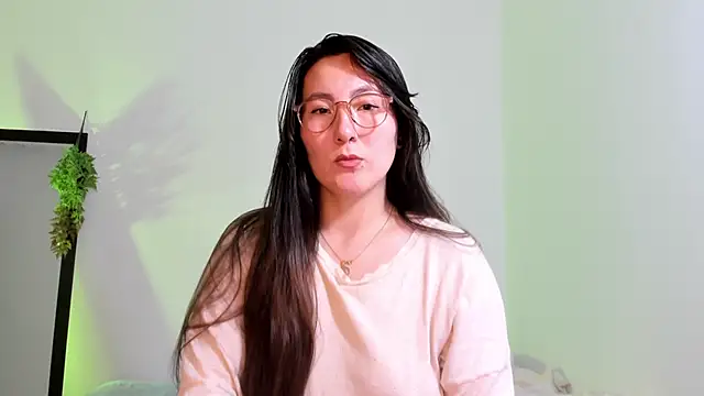 Elle Lee  online show from 24, 2, 2025