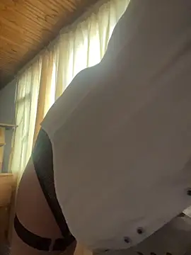 Elle Lee  online show from 13, 11, 2025