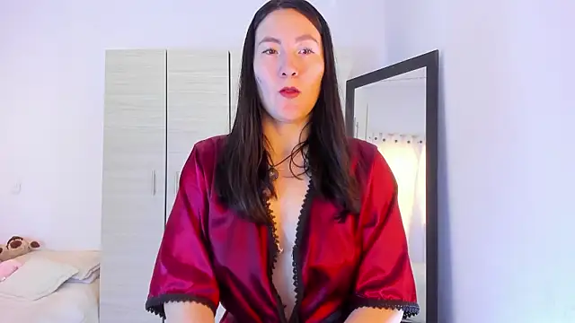 Elle Lee  online show from 3, 2, 2026