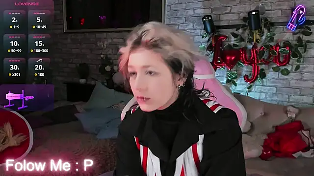 Snapshot of Alex_Howell chatting on 2, 3, 2025 Alex Howell online show from 2, 3, 2025