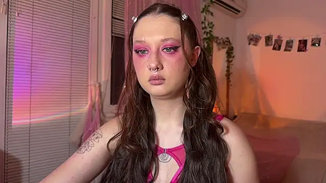 Snapshot of Jenny_darling_love chatting on 4, 7, 2026 Jenny darling love online show from 4, 7, 2026