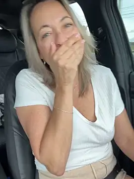 Snapshot of Cherry-red-xo chatting on 24, 9, 2025 Cherry-red-xo online show from 24, 9, 2025