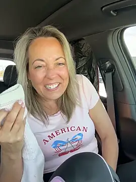 Snapshot of Cherry-red-xo chatting on 13, 10, 2025 Cherry-red-xo online show from 13, 10, 2025