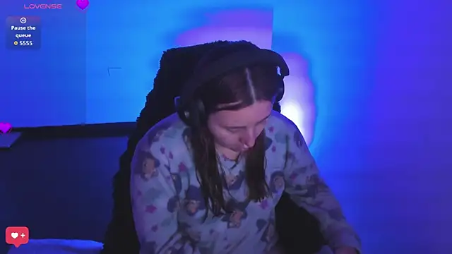 bonnie moon  online show from 18, 3, 2026