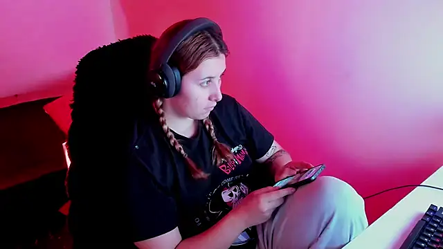 bonnie moon  online show from 13, 4, 2026