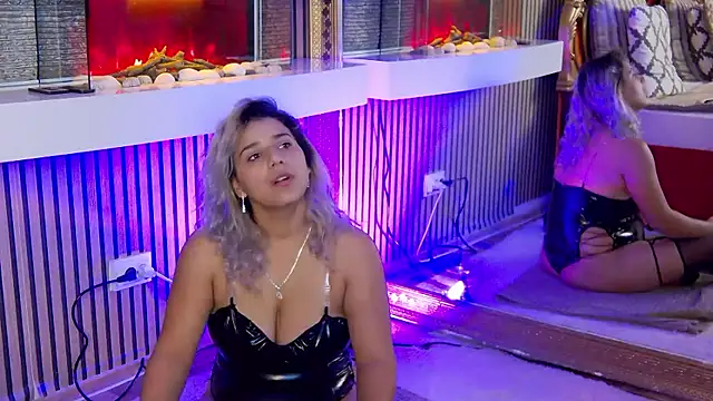 Snapshot of SweetMissXXX chatting on 4, 11, 2025 SweetMissXXX online show from 4, 11, 2025