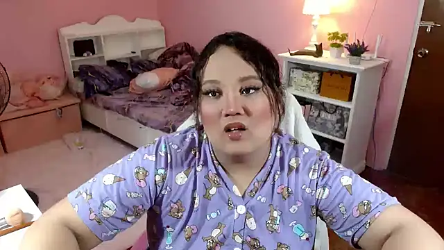 Snapshot of GiannaLopezSmith chatting on 18, 11, 2025 GiannaLopezSmith online show from 18, 11, 2025