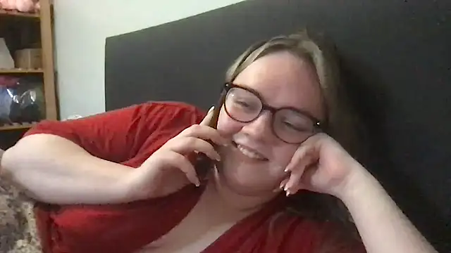 Snapshot of honeyyy24 chatting on 16, 4, 2026 honeyyy24 online show from 16, 4, 2026