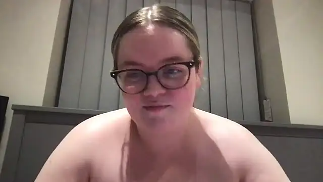 Snapshot of honeyyy24 chatting on 26, 5, 2026 honeyyy24 online show from 26, 5, 2026