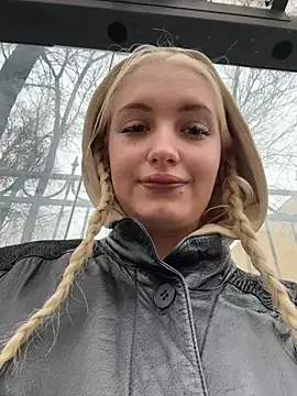 Snapshot of Milkyy_wway chatting on 17, 11, 2025 Milkyy wway online show from 17, 11, 2025