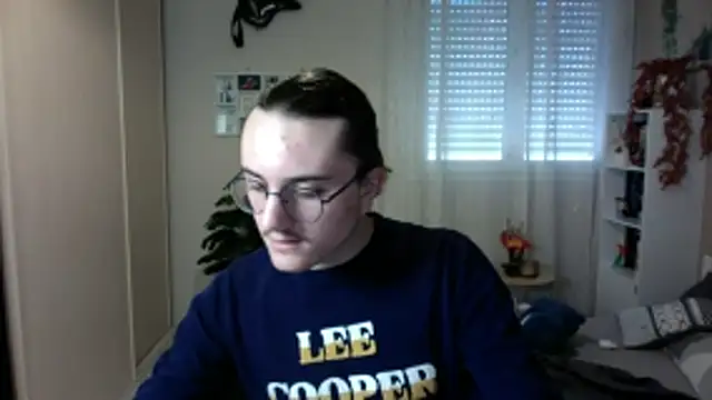 Snapshot of enzolb chatting on 5, 11, 2025 enzolb online show from 5, 11, 2025