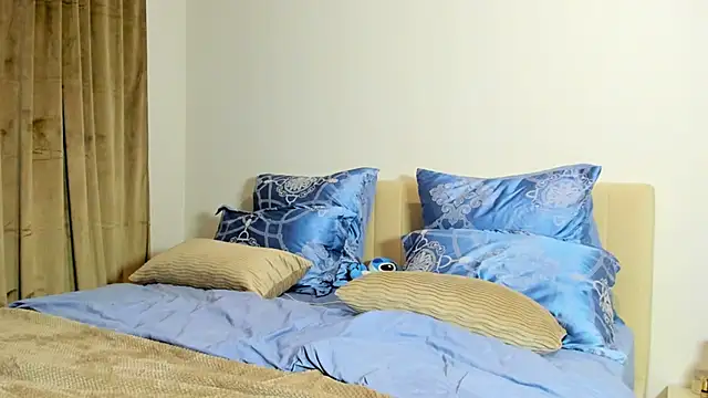 Snapshot of kirraa_ chatting on 28, 10, 2025 kirraa online show from 28, 10, 2025