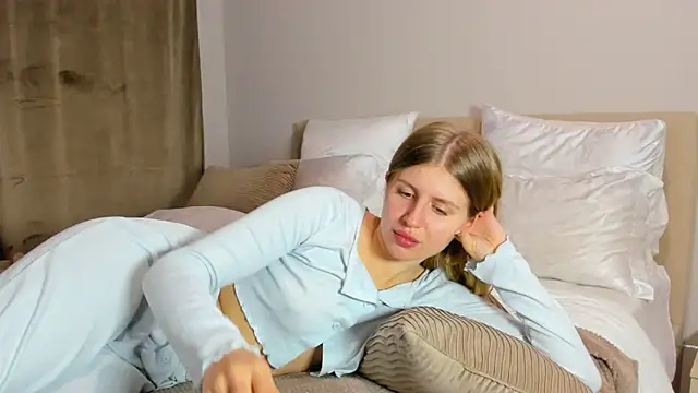 Snapshot of kirraa_ chatting on 21, 11, 2025 kirraa online show from 21, 11, 2025