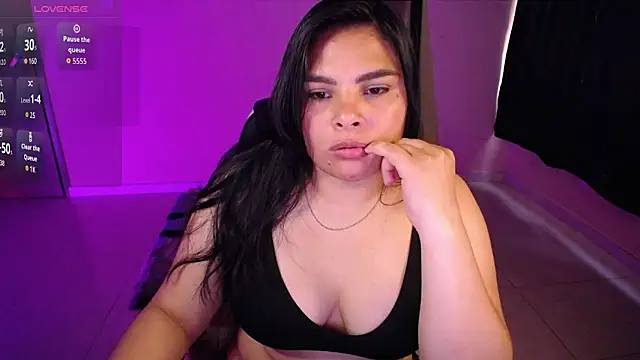 Snapshot of goddess_valXX chatting on 17, 6, 2026 goddess valXX online show from 17, 6, 2026