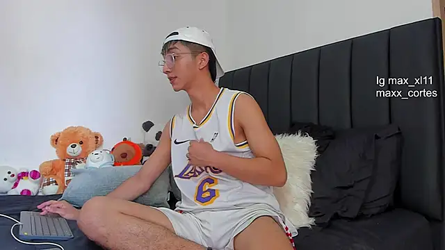 Snapshot of maxx_cortes chatting on 2, 2, 2025 maxx cortes online show from 2, 2, 2025