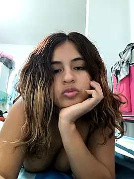 Suavecita2 online show from 8, 11, 2025