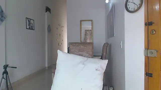 Snapshot of divinepleasury chatting on 22, 10, 2025 divinepleasury online show from 22, 10, 2025