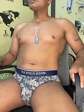 Snapshot of loveboyrp chatting on 8, 11, 2025 loveboyrp online show from 8, 11, 2025