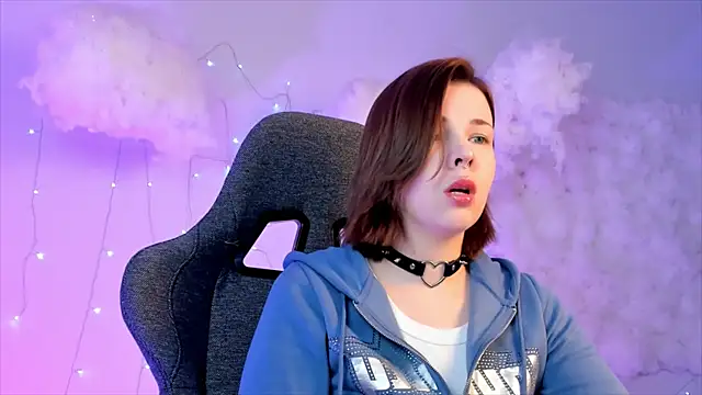 AliceSunday online show from 25, 2, 2025