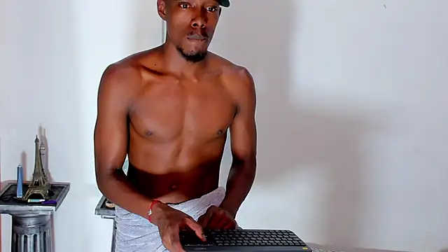 Snapshot of Darick_brown chatting on 15, 12, 2024 Darick brown online show from 15, 12, 2024