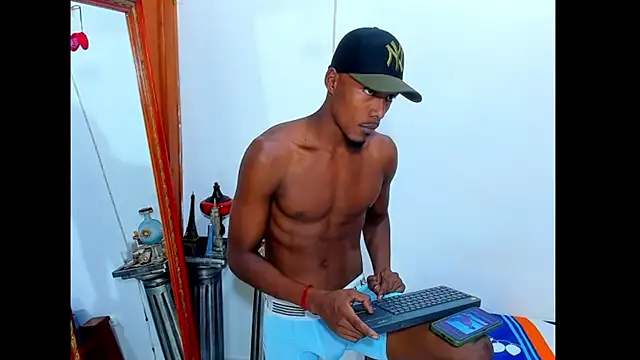 Snapshot of Darick_brown chatting on 14, 3, 2025 Darick brown online show from 14, 3, 2025