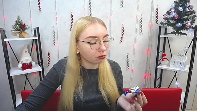 Snapshot of BeatriceFly chatting on 12, 1, 2025 BeatriceFly online show from 12, 1, 2025