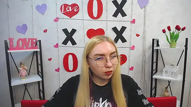 Snapshot of BeatriceFly chatting on 1, 2, 2025 BeatriceFly online show from 1, 2, 2025