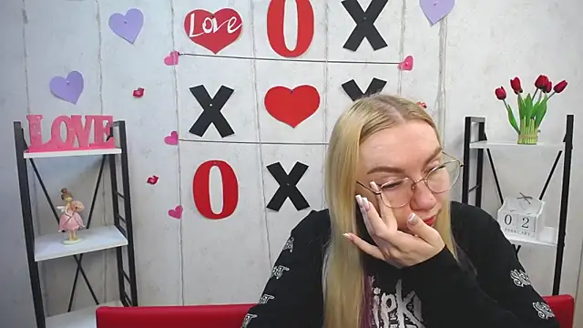 Snapshot of BeatriceFly chatting on 2, 2, 2025 BeatriceFly online show from 2, 2, 2025