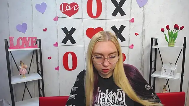 Snapshot of BeatriceFly chatting on 2, 2, 2025 BeatriceFly online show from 2, 2, 2025