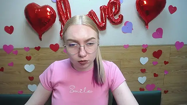 Snapshot of BeatriceFly chatting on 18, 2, 2025 BeatriceFly online show from 18, 2, 2025