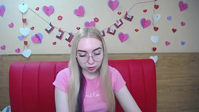 Snapshot of BeatriceFly chatting on 28, 2, 2025 BeatriceFly online show from 28, 2, 2025